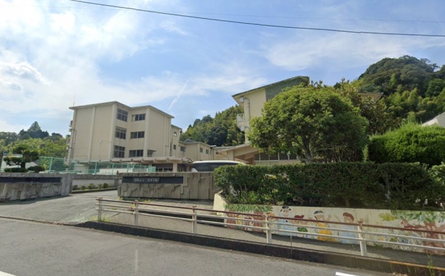 小学校　浜松市立二俣小学校（小学校）まで552m