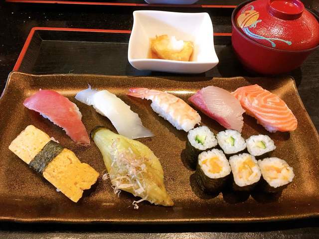 飲食店　スシロー 沢良宜店（飲食店）まで658m