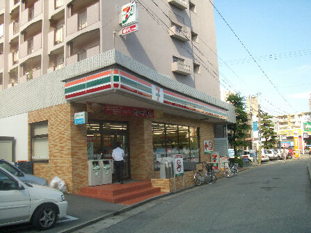 コンビニ　セブンイレブン 福岡香椎駅前店（コンビニ）まで727m