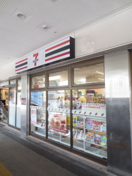 コンビニ　セブンイレブン勝どき駅前店（コンビニ）まで160m