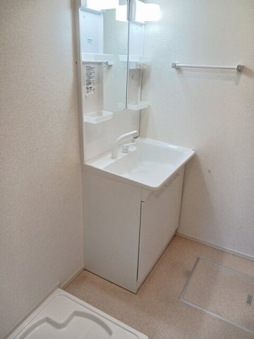 洗面設備　コンパクトで使いやすい洗面所