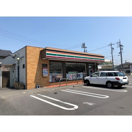 コンビニ　セブンイレブン更埴市民体育館前店（コンビニ）まで693m