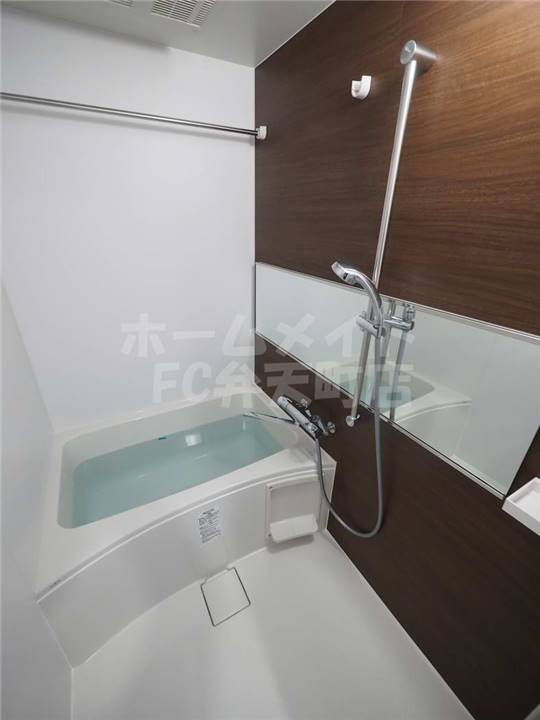 バス・シャワールーム　コンパクトで使いやすいお風呂です