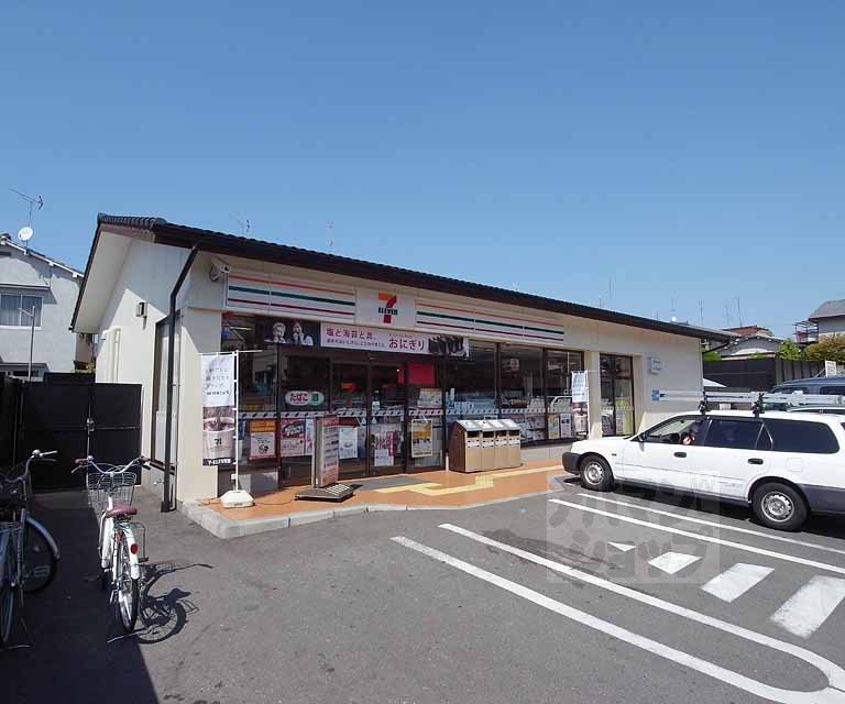 コンビニ　セブンイレブン深草大亀谷店（コンビニ）まで129m