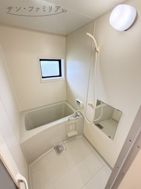 バス・シャワールーム　同一物件別部屋写真