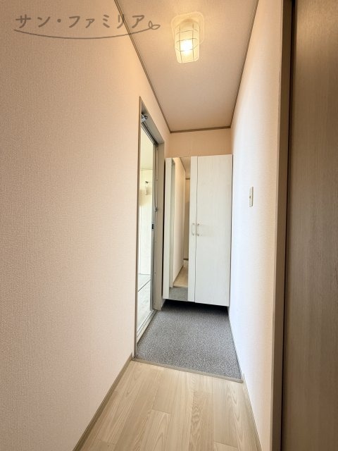 玄関　同一物件別部屋写真