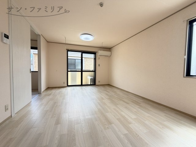 居室・リビング　同一物件別部屋写真