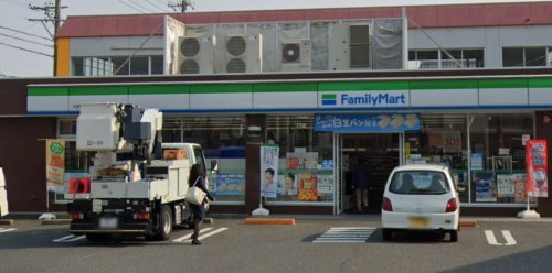 コンビニ　ファミリーマート 氷室町店（コンビニ）まで385m