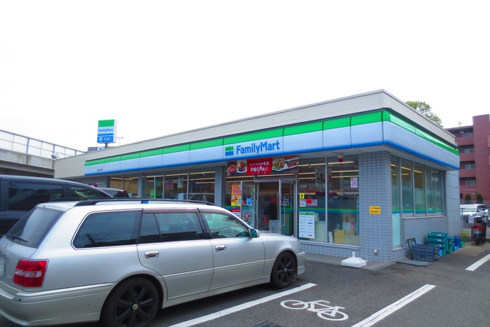 コンビニ　ファミリーマート 新石川246店（コンビニ）まで137m
