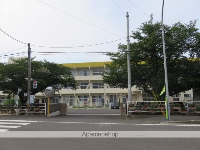 小学校　泉川小学校（小学校）まで163m