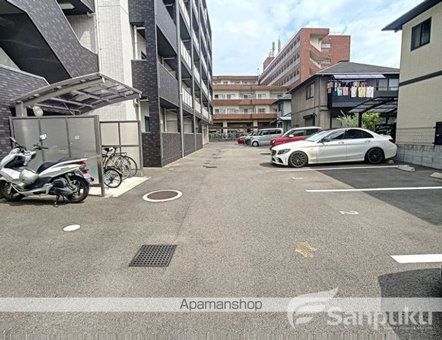 駐車場　駐車場
