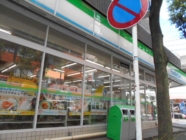 コンビニ　ファミリーマート西葛西駅前店（コンビニ）まで228m
