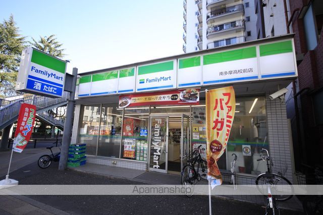 コンビニ　ファミリーマート（コンビニ）まで128m