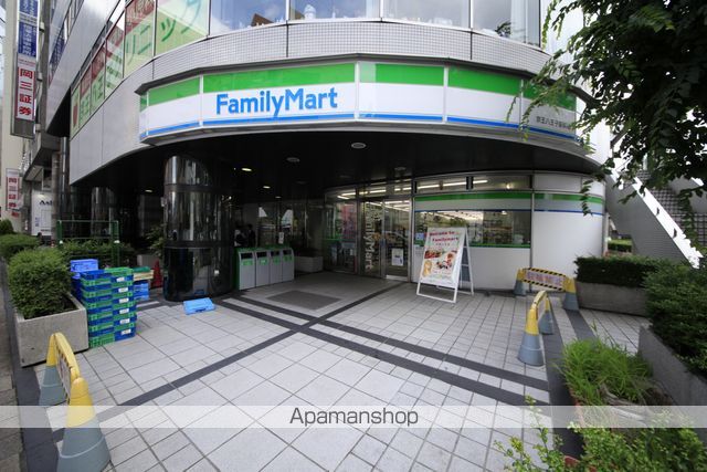 コンビニ　ファミリーマート（コンビニ）まで256m
