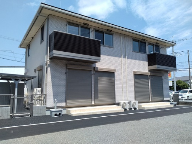 建物外観　全戸角部屋。上下階使えます。外水栓あり。ネット無料。