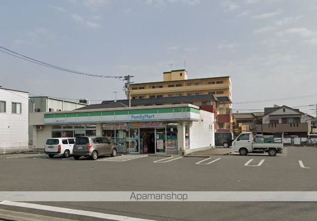 コンビニ　ファミリーマート（コンビニ）まで592m