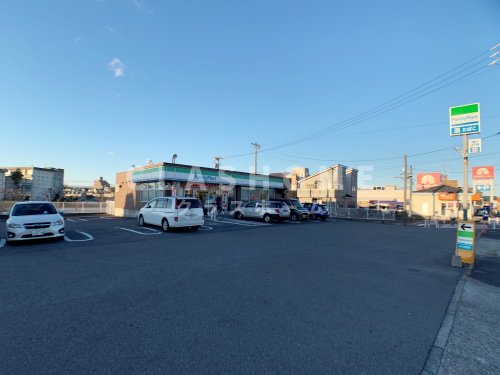コンビニ　ファミリーマート 知立八ツ田店（コンビニ）まで551m