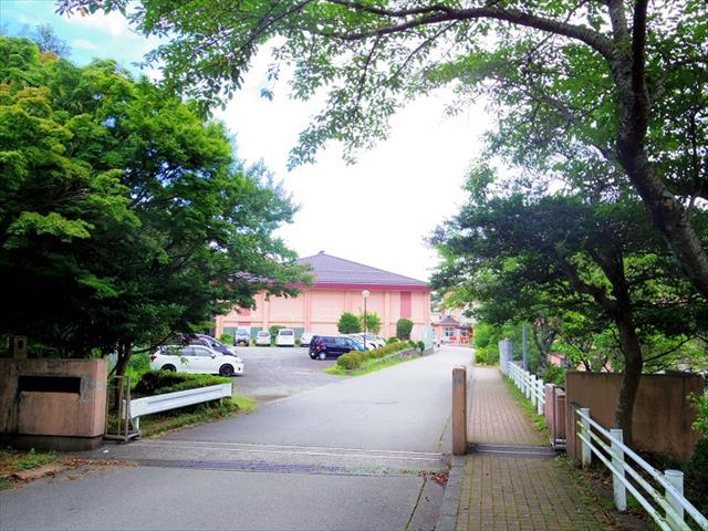 中学校　富士岡中学校（中学校）まで902m