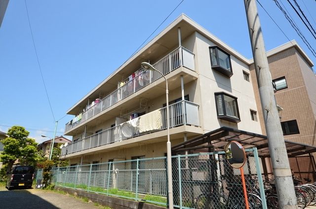 建物外観　♪駅前の雑踏から外れた住環境！♪