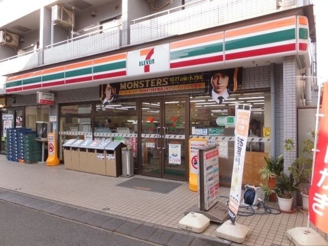 コンビニ　セブンイレブン（コンビニ）まで323m