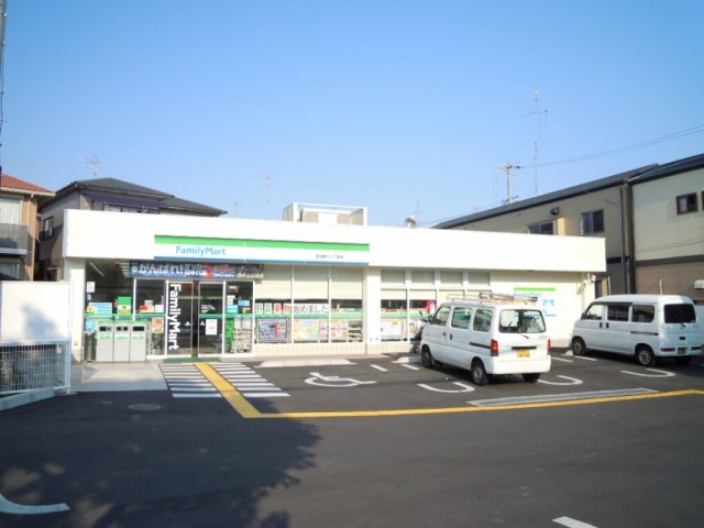 コンビニ　ファミリーマート箕面瀬川二丁目店（コンビニ）まで242m