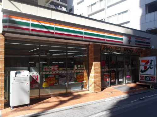 コンビニ　セブンイレブン 船橋本町4丁目店（コンビニ）まで308m