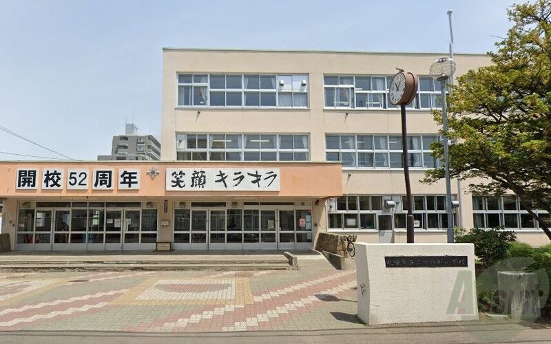 小学校　札幌市立二十四軒小学校（小学校）まで624m