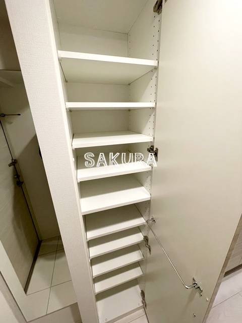玄関　人感センサー付き・シューズボックス付き♪