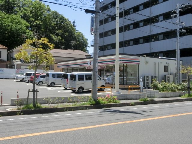 コンビニ　セブンイレブン（コンビニ）まで755m