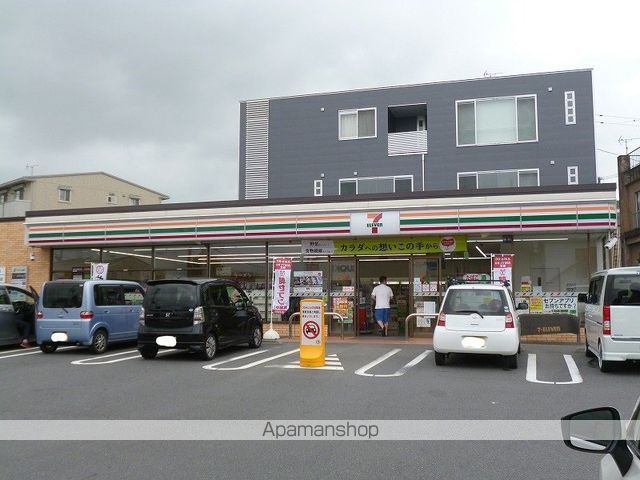 コンビニ　セブンイレブン（コンビニ）まで677m