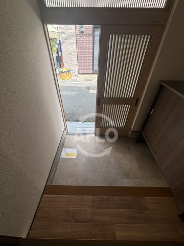 玄関　小路2丁目戸建て　玄関