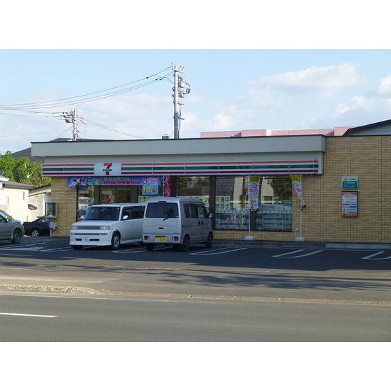 コンビニ　セブンイレブン北見ときわ店（コンビニ）まで725m