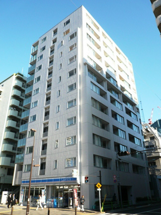 建物外観　1階にコンビニが入っております