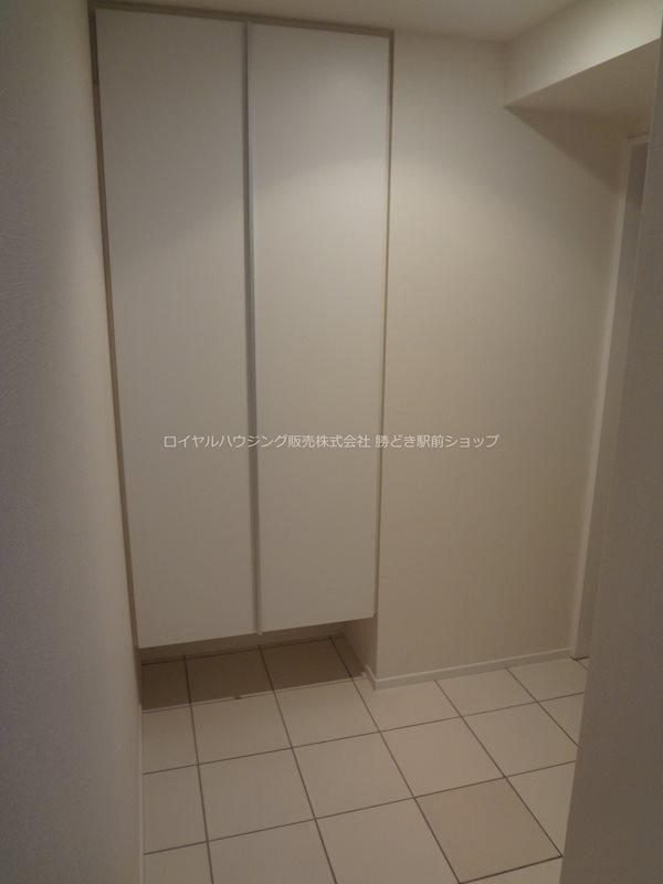 玄関　※別部屋参考写真