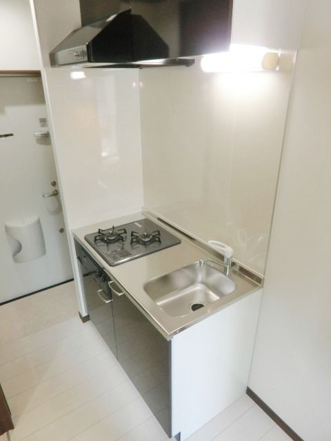 キッチン　2口コンロ付きのシステムキッチンです。