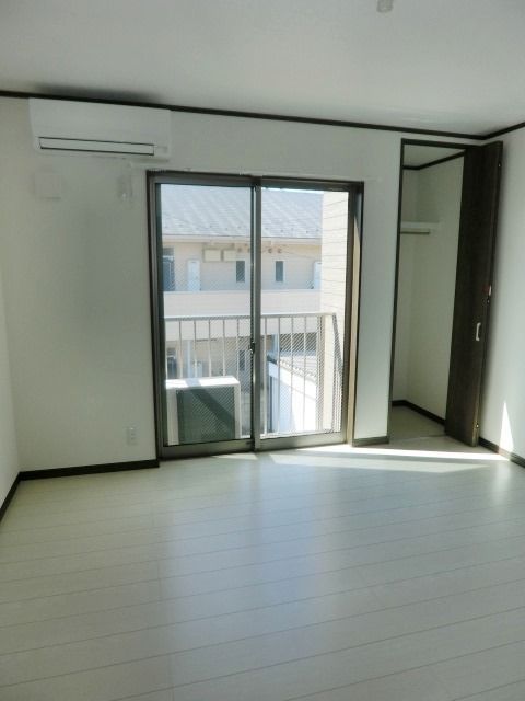居室・リビング　2016年10月竣工のお部屋です。