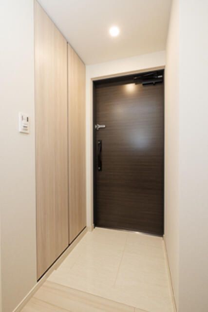 玄関　写真は同タイプ住居です