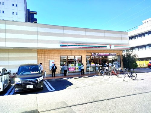 コンビニ　セブンイレブン 江戸川区役所北店（コンビニ）まで605m