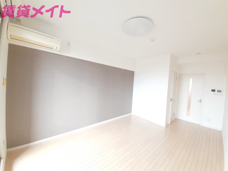 居室・リビング　同物件別部屋の物です。