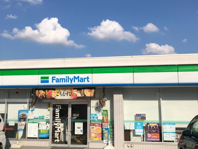 コンビニ　ファミリーマート 池田東山町店（コンビニ）まで3025m