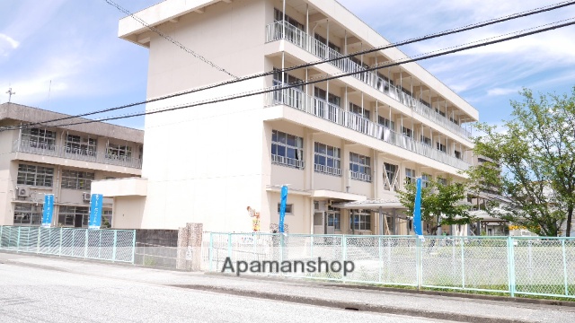 小学校　高知市立高須小学校（小学校）まで740m