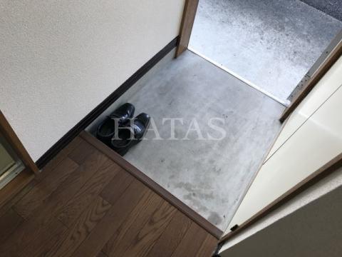 玄関　同物件別部屋です。