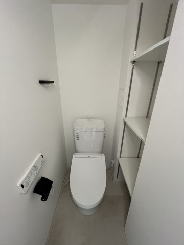 トイレ　(参考)同マンション同間取り他部屋の写真