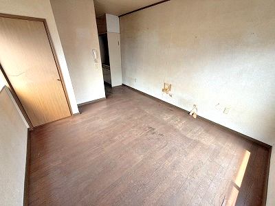 コープ高鷲の居間写真