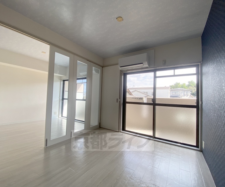 居室・リビング　日当たりの良いリビングです。