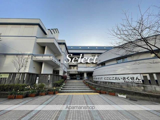 小学校　横浜市立本町小学校（小学校）まで82m