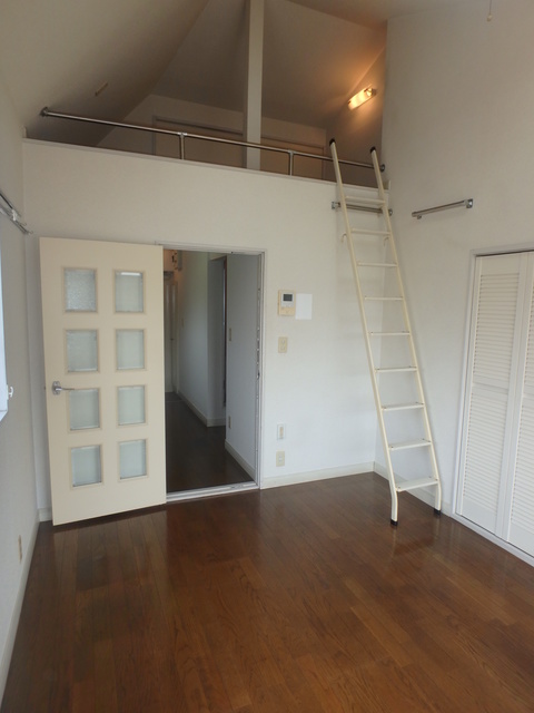 居室・リビング　嬉しいロフト付きのお部屋です。
