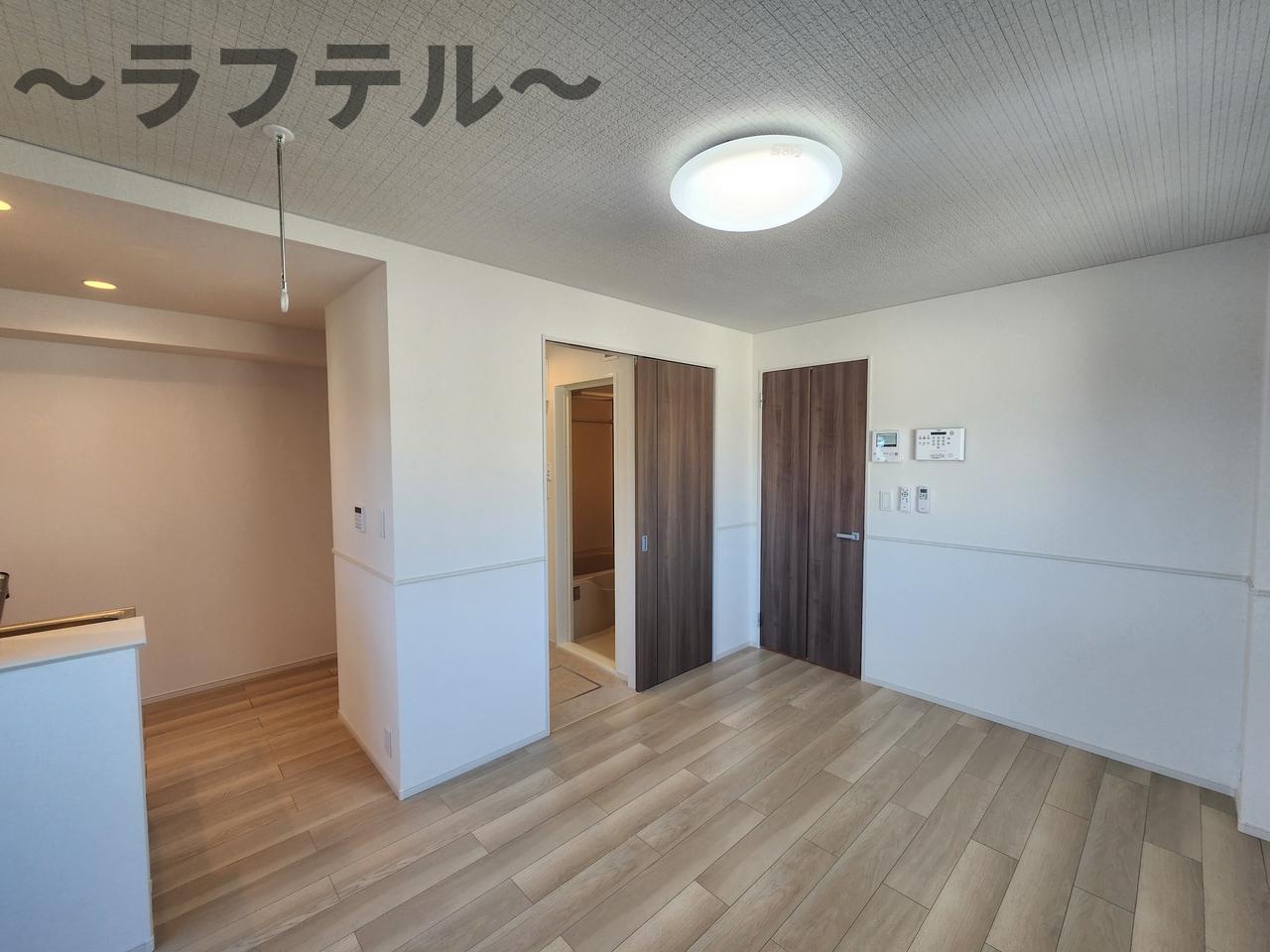 居室・リビング　反転タイプ
