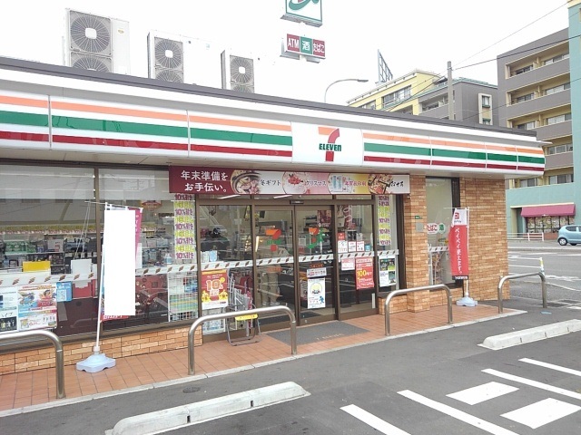 コンビニ　セブンイレブン（コンビニ）まで210m