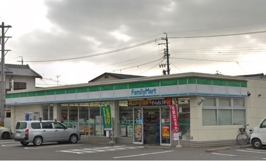 コンビニ　ファミリーマート（コンビニ）まで250m